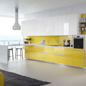 GIALLO E GRIGIO PER UNA CUCINA MODERNA